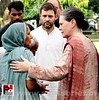 Sonia, Rahul Gandhi meets J&K flood victims 01
