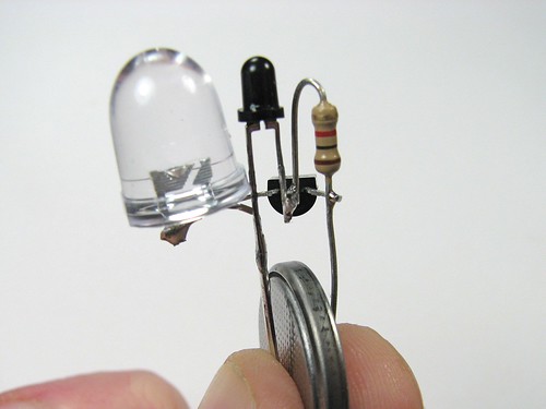Simple and Cheap Dark-Detecting LED Circuit