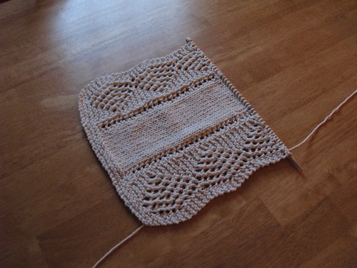 Fluid Motion: knitting Scalloped Table Runner