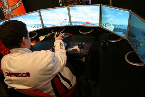 The six-monitor flight simulator