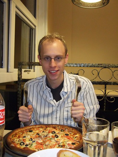 Pizza with two forks
