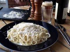 Spaghetti med flødesovs og parmesan