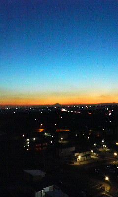 今日の夕日です！遠くに富士山が見えます♪...