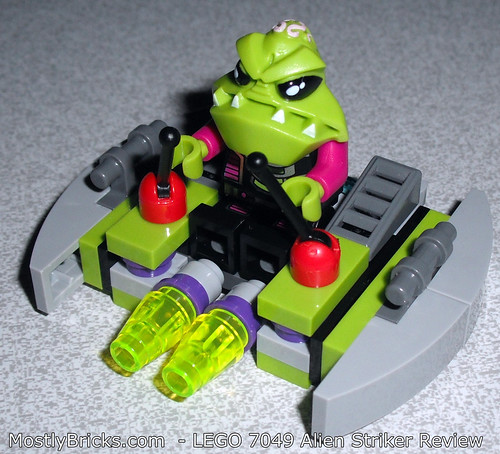 LEGO 7049 - Alien Conquest - Alien Striker Review