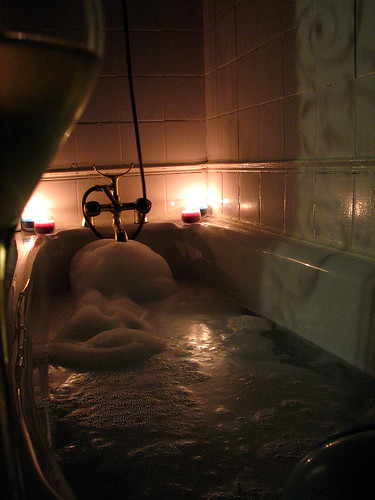 كيفية تحضير حمام رومانسى-بالصور تعلمى تحضير حمام رومانسى لليلة دافئة
