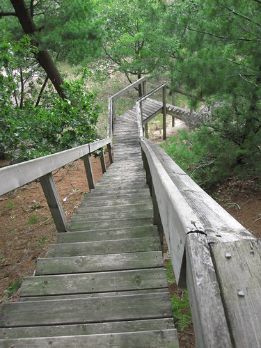 100+ steps to the beach