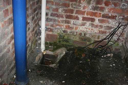 Outside drains leaking, what to do? | DIYnot Forums