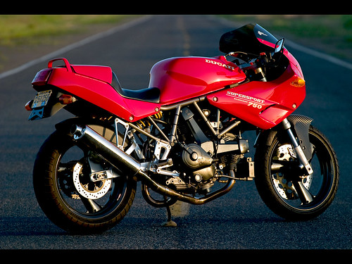 1993 Ducati 750 SuperSport Wallpaper