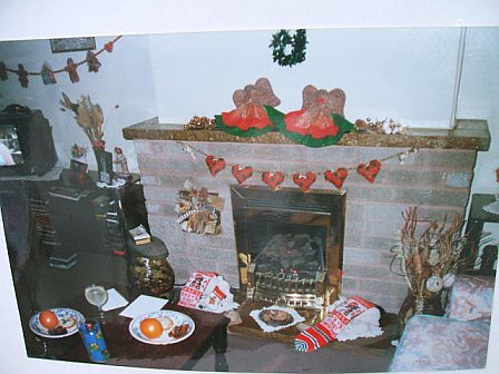 Fireplace Swag / Red Hanging Hearts.