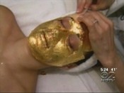 Een gouden gezichtsbehandeling - screenshot CBS