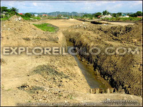 Construction of the 4.75km Jaro Floodway