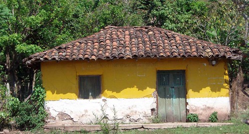 Yellow house - Casa amarilla; Yorito, Yoro, Honduras