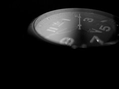Anglų lietuvių žodynas. Žodis watch1 reiškia n (kišeninis, rankinis) laikrodis; by my watch pagal mano laikrodį; to set the watch nustatyti laikrodį;  lietuviškai.