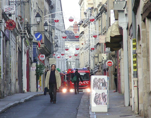 pompiers dans la grand' rue de poitiers par vous 