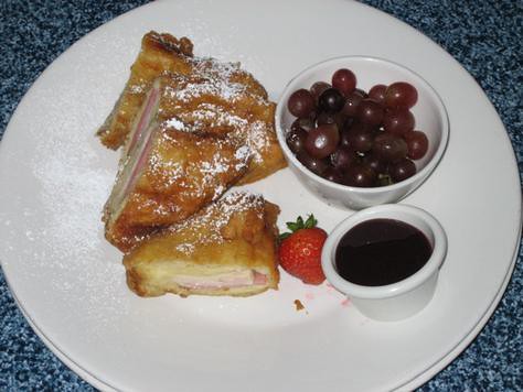 Picture of Monte Cristo sandwich from the Blue Bayou in Disneyland