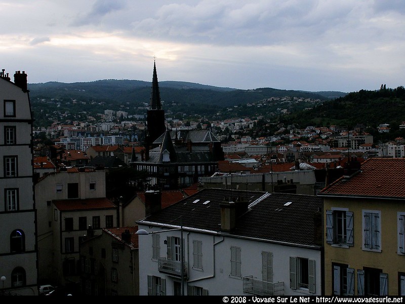 Clermont-Ferrand<br/>© <a href="https://flickr.com/people/15854158@N00" target="_blank" rel="nofollow">15854158@N00</a> (<a href="https://flickr.com/photo.gne?id=3533853672" target="_blank" rel="nofollow">Flickr</a>)