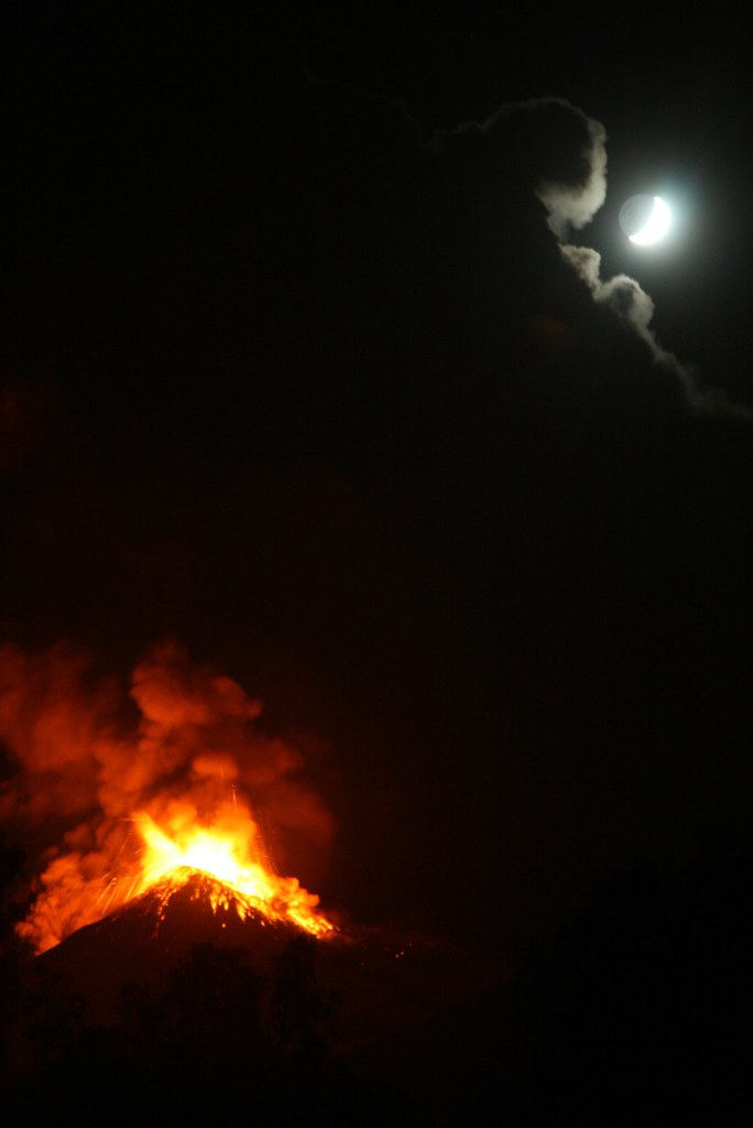 10 impresionantes fotos de volcanes en erupción