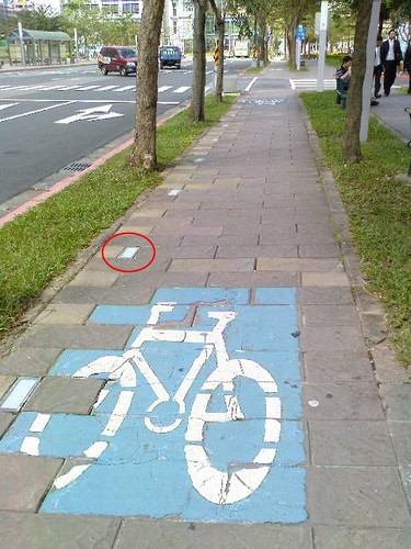 台北市政府正對面的自行車專用道