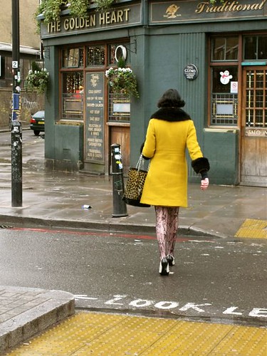The mistery woman in yellow at spitafields