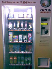 máquina expendedora de támpax, compresas, condones...