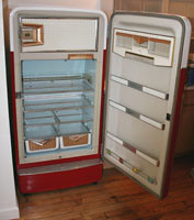 Red Retro Fridge • <a style="font-size:0.8em;" href="http://www.flickr.com/photos/85572005@N00/2272770272/" target="_blank">View on Flickr</a>