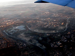 From plane: Cergy<br/>© <a href="https://flickr.com/people/7408427@N08" target="_blank" rel="nofollow">7408427@N08</a> (<a href="https://flickr.com/photo.gne?id=2215017157" target="_blank" rel="nofollow">Flickr</a>)