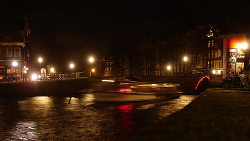 canalaes de Amsterdam por la noche