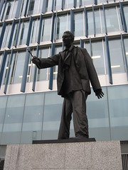 Photo of the animatronic statue