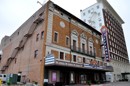A Vintage Movie Theatre That’s Movin’ on Up -The Jefferson Theatre