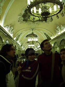 Maravillados en el metro de Moscú