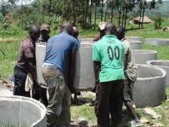 7 men are needed to lift 1 concrete ring