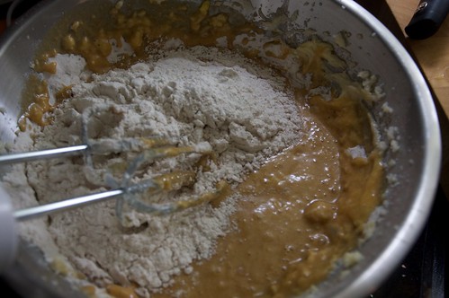 alternating flour & molasses mixture