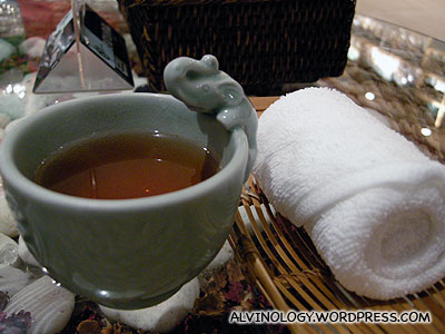 While waiting, we were each served with a cup of tea and a warm towel