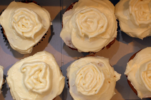 pumpkin spice cupcakes with maple cinnamon frosting