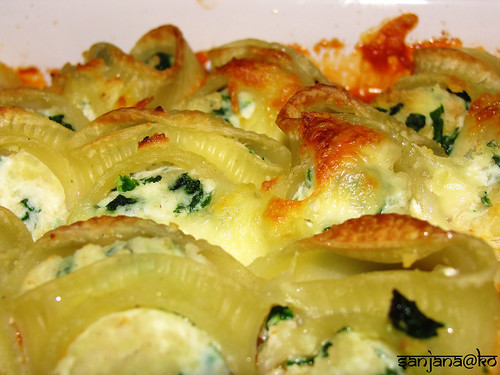 Spinach and Ricotta Stuffed Lumaconi 3