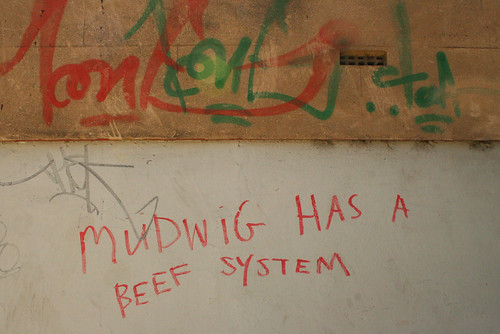 Bristol streetart: Mudwig has a beef system