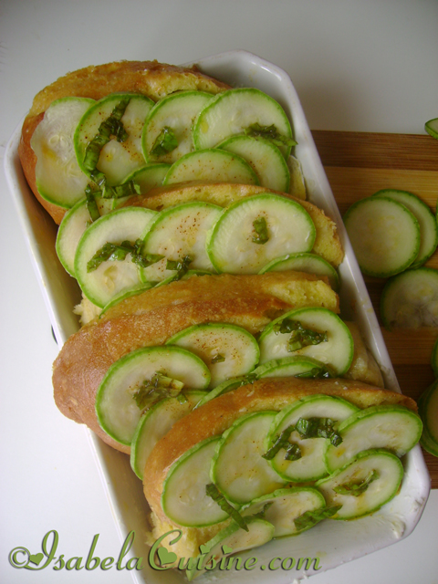 Bruschette with courgettes