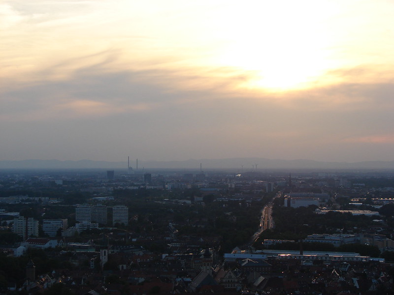 Karlsruhe Sunset<br/>© <a href="https://flickr.com/people/25139888@N08" target="_blank" rel="nofollow">25139888@N08</a> (<a href="https://flickr.com/photo.gne?id=4025091539" target="_blank" rel="nofollow">Flickr</a>)