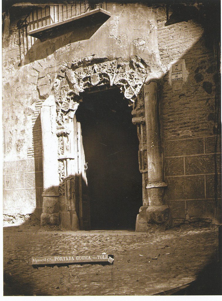 Fachada del Palacio de los Señores de Peromoro en su primitivo emplazamiento en la Calle del Instituto. Foto de Casiano Alguacil hacia 1885