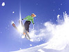 een skiër krijgt lucht bij Valle Nevado