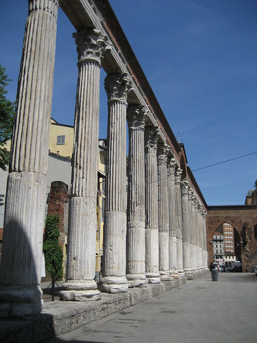 Día 4: Italia (Milán: Palacio Real, Galería Vittorio Emanuele, Duomo, Iglesia S. Maria della Grazie, La Última Cena, Castillo Sforzesco, Cementerio Monumental,etc).
