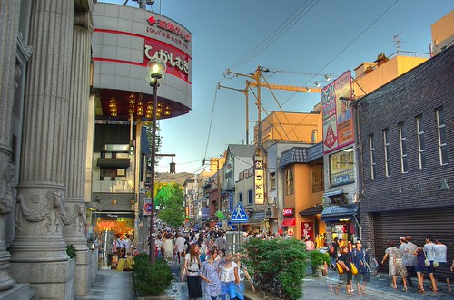 三条通東向き商店街前