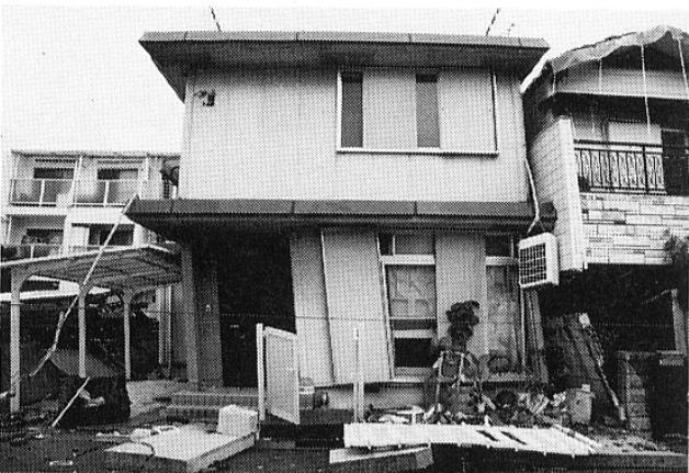 阪神大震災時、被害を受けたへーベルハウス...