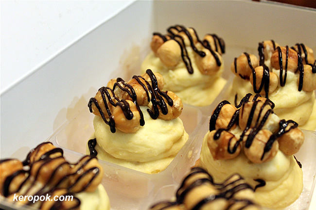 Durian & Crunchy Hazelnut Tartlets