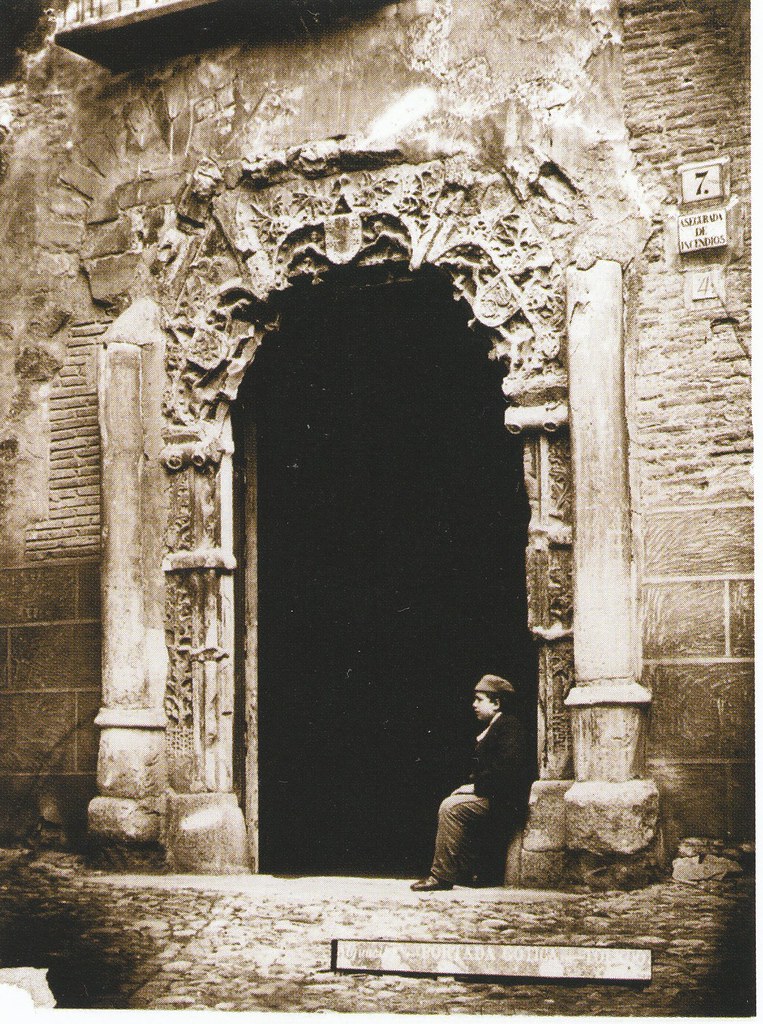 Fachada del Palacio de los Señores de Peromoro en su primitivo emplazamiento en la Calle del Instituto. Foto de Casiano Alguacil hacia 1885