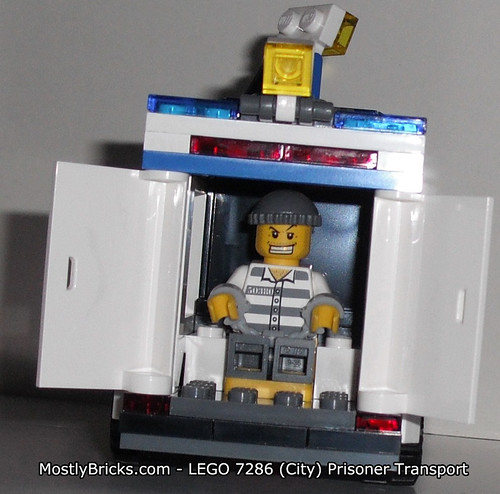 LEGO City 7286 Prisoner Transport Review