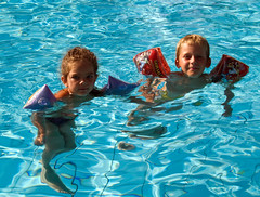 In piscina • <a style="font-size:0.8em;" href="https://www.flickr.com/photos/21727040@N00/3873814699/" target="_blank">View on Flickr</a>