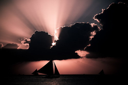 Boracay sunset with sailboat (by javajive)