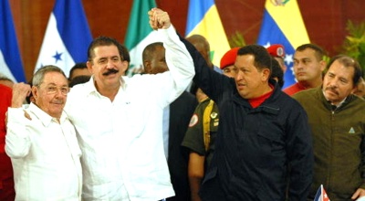 De izquierda a derecha: el dictador cubano Raúl Castro, Manuel Zelaya, el déspota venezolano Hugo Chávez y el presidente nicaragüense Ortega