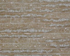 CC 06-mramor hrubozrnny biely povrch riadkovo celoplosne vystiepany-150x300 - detail